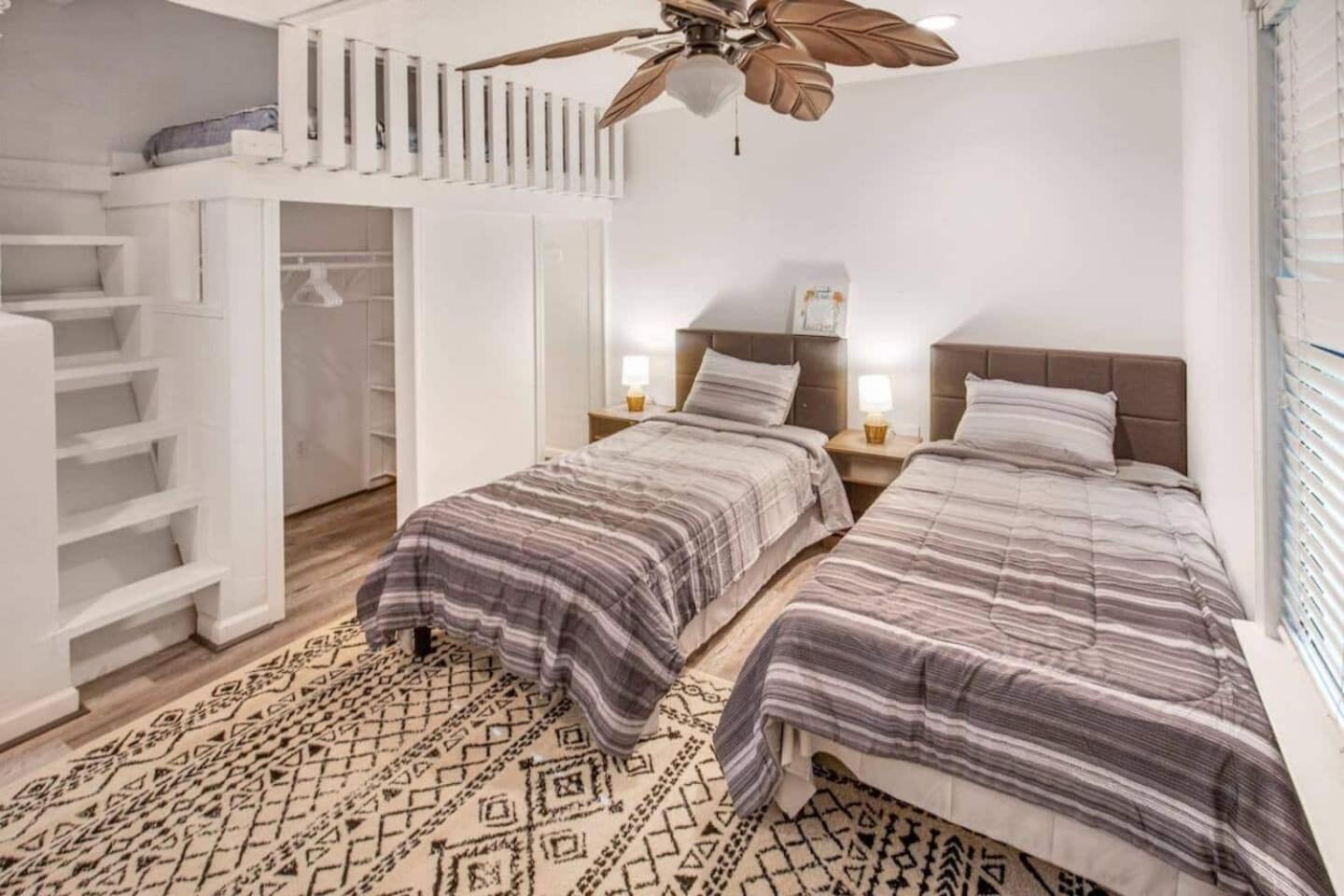 Sunmeadow Manor Retreat Friendswood Exterior foto